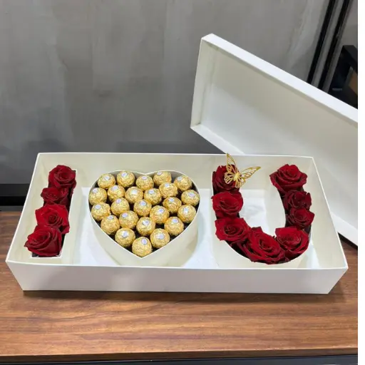 Caja i love you con rosas importadas y bombones rocher